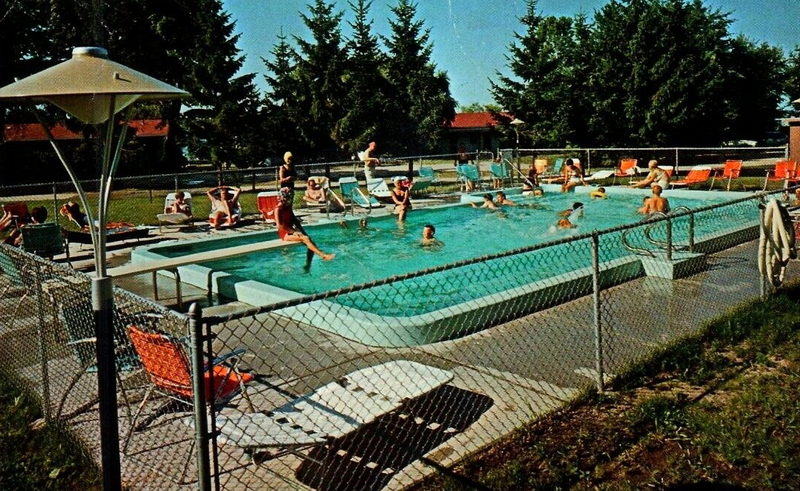 Lakeside Inn - Old Postcard (newer photo)